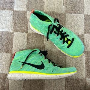 Hardly worn Nike sneakers - men’s